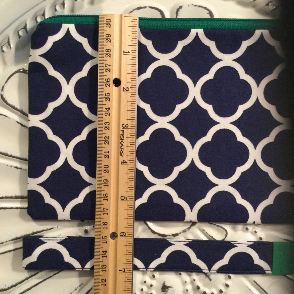 ๐ Bag & Keychain Set - Picture 2 of 5